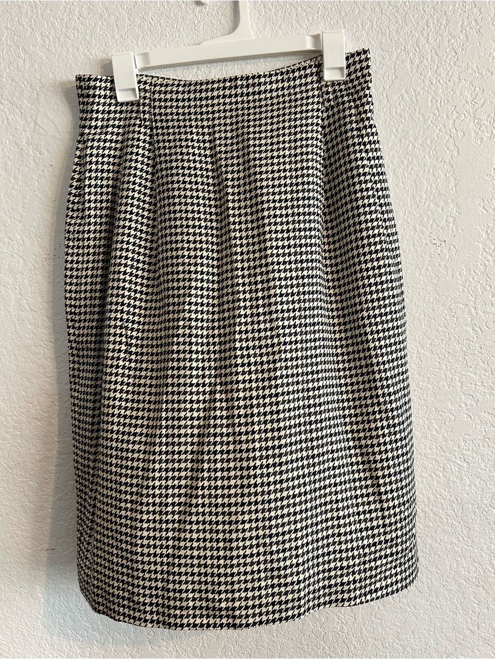 Ellen Tracy Black & White Houndstooth Pencil Skirt